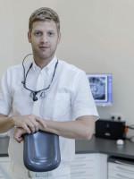 Dr. Philipp Raab Implantologie, Zahnarzt